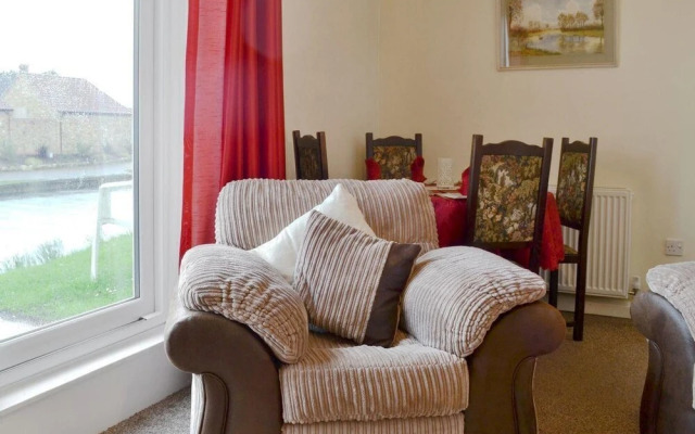 Picturesque Riverside Cottage - 2 Bedroom