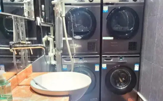 Waiting Hotel (Shanghai Jinqiao Store)