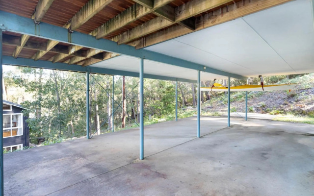 SUMMERDAZE Hyams Beach 4pm check out Sundays except Peak season