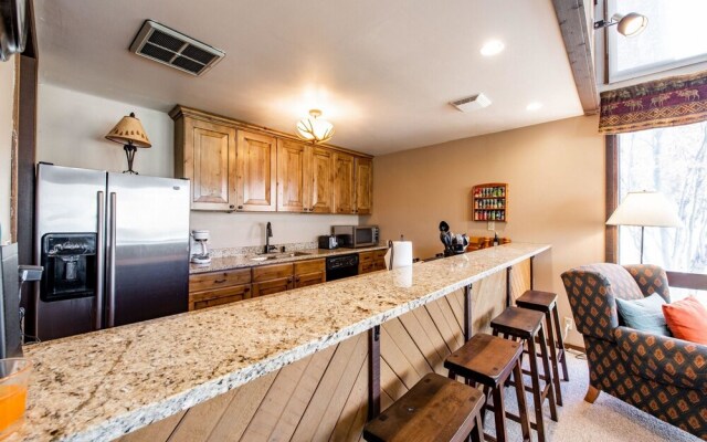 Three Kings Condo Near the Lifts by RedAwning