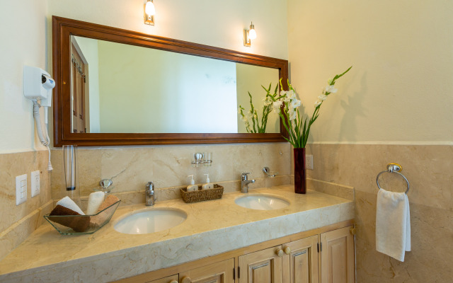 Grand Las Nubes by Inmense