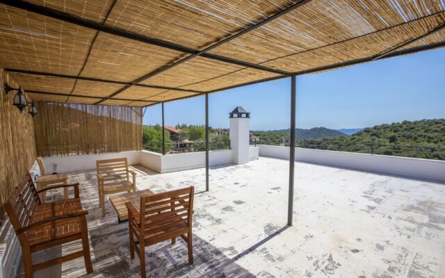 House w Private Pool and Jacuzzi in Kas