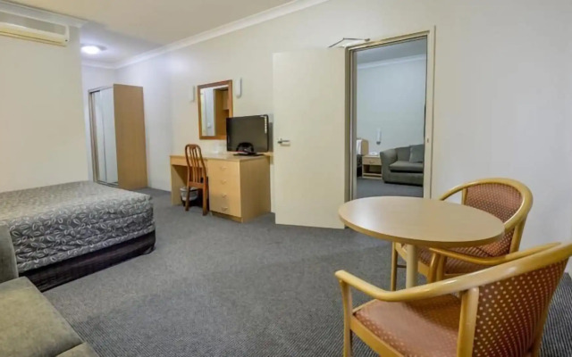 Golden Guitar Motor Inn