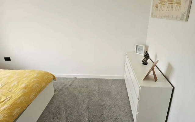 Modern, Large Open Plan 4 bed Property in Abergele