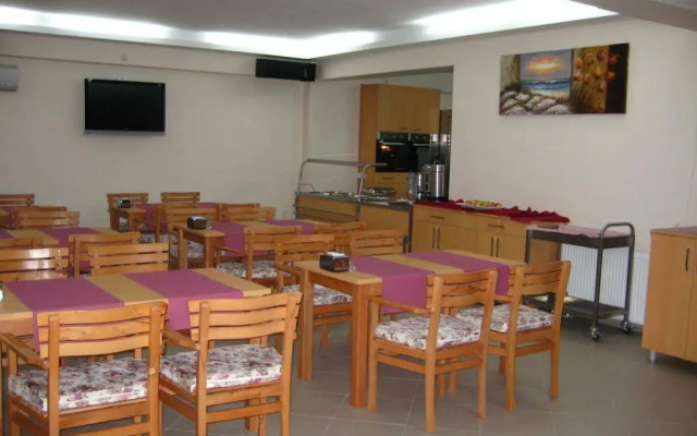 Akar Pansi̇yon