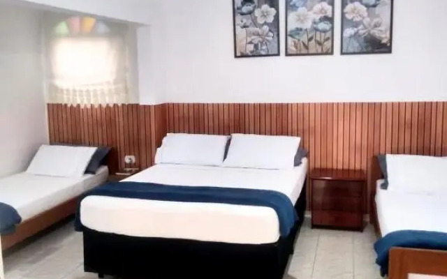 Hostel Rosa de Saron