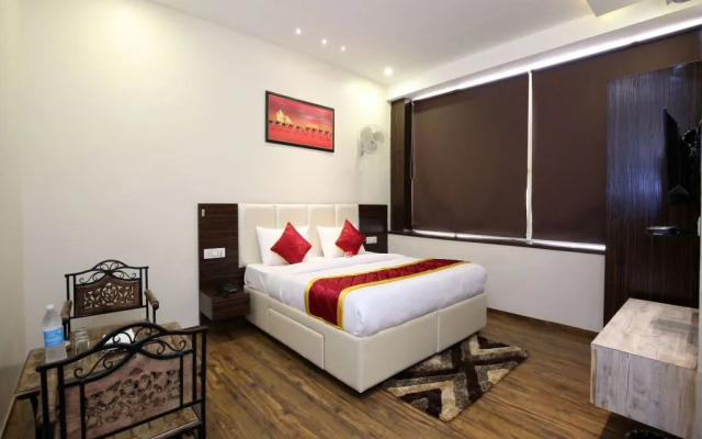 Hotel Royal Woods by OYO Rooms
