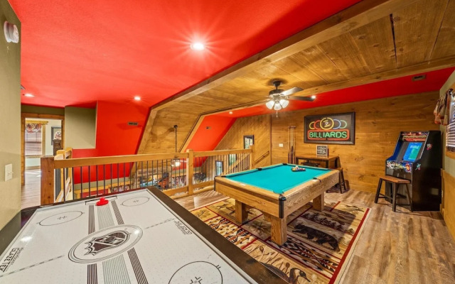 Splash Mansion - Four Bedroom Chalet