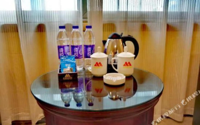 Minghao Holiday Hotel (Pingdingshan Kaiyuan Road Pedestrian Street)