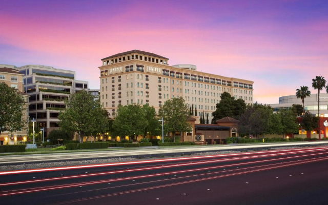 Juniper Hotel Cupertino, Curio Collection by Hilton