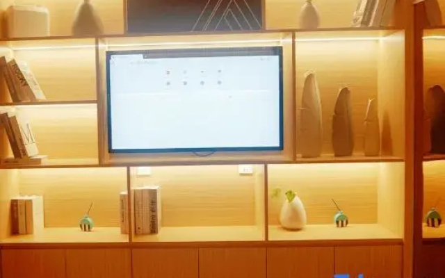 Home Inn Cloud Four Seasons Hotel (Beijing South Railway Station Jiaomendong Subway Station Branch)