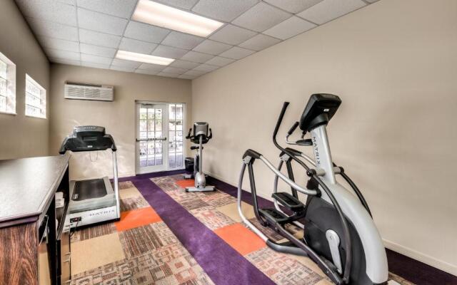 Inn of Naples, Tapestry Collection by Hilton