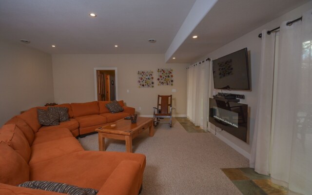 Barley Moon Retreat 5 Bedroom House