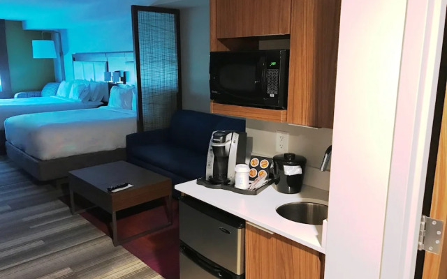 Holiday Inn Express & Suites Miami Airport East, an IHG Hotel