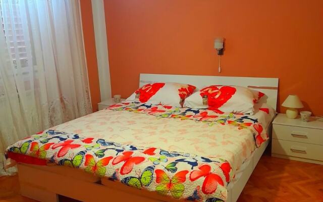 Spacious and Sunny Apartment on Island Rab