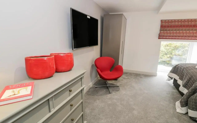 Capel Mawr, Basement 19