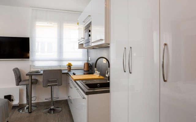 Luxury Studios & Room Five