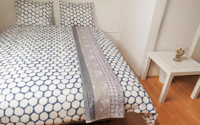 Mia Airport studio apartment