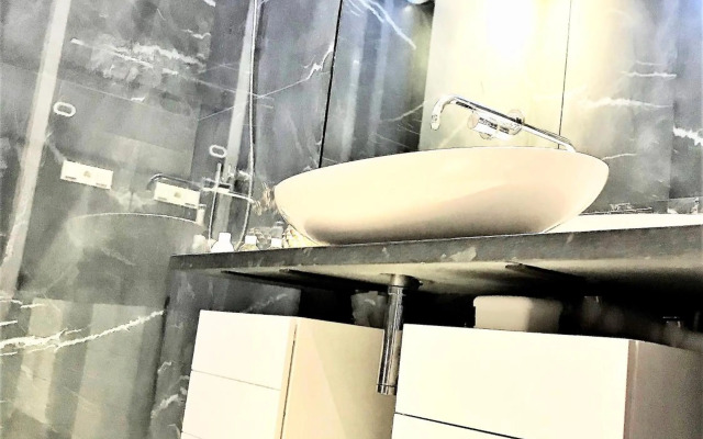 MONDRIAN Luxury Suites & Apartments Market Square IV