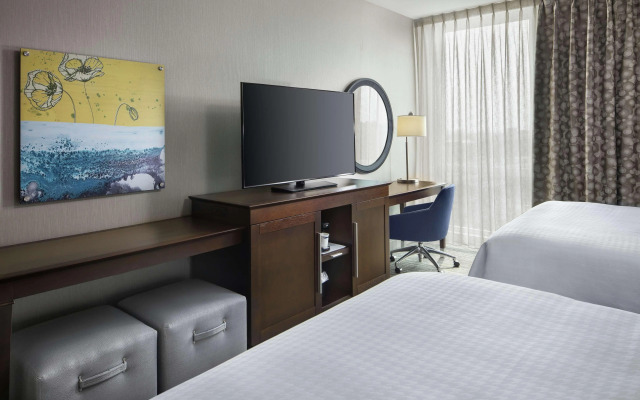 Hampton Inn & Suites Teaneck Glenpointe