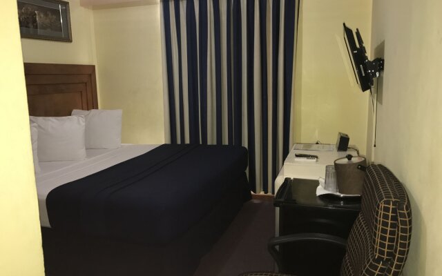 Airport Suites Hotel
