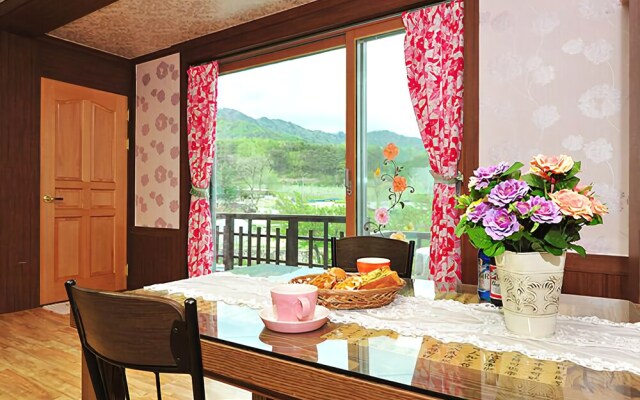 Yeongju Pusoksa Maple Road Pension