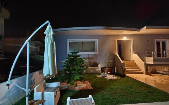 Maria's modern studio 5min from beach