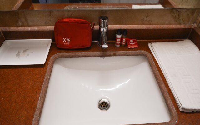 Oyo Premium Cantt Railway Station