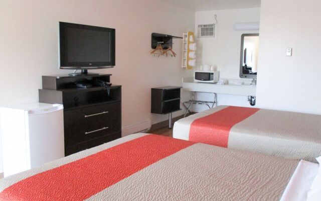 Motel 6 Kamloops, BC