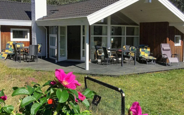 10 Person Holiday Home in Albaek