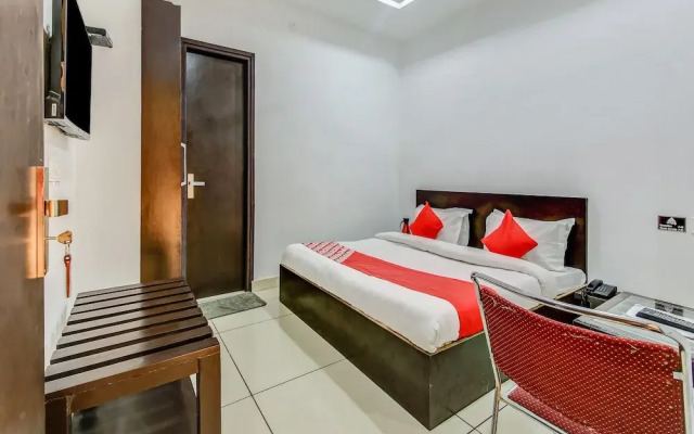 OYO 27999 Hotel Deep
