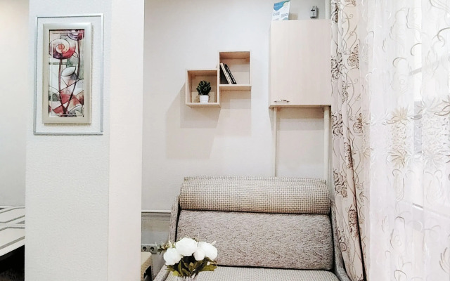 Delyuks na Trostnikovoy 35 Deluxe Apartment