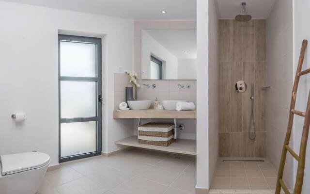 Beachfront Villa Feodora Grande