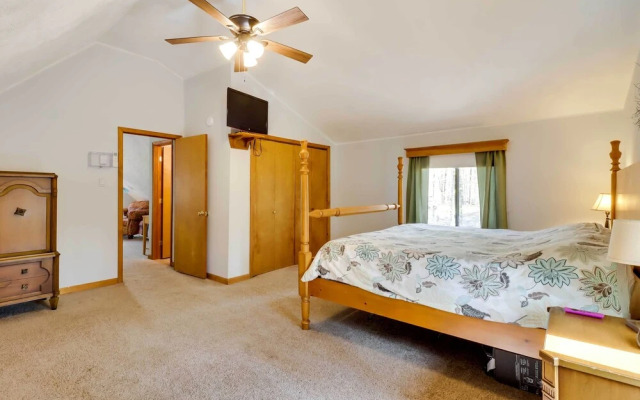 Spacious Pocono Lake House Near Skiing & Swimming!