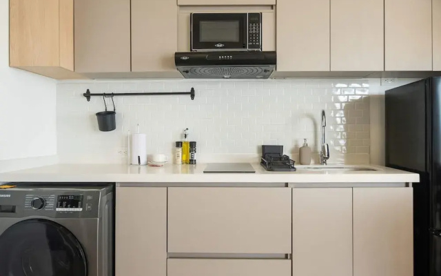 w Elegant 1BR in Crespo