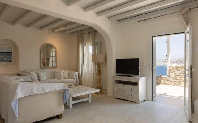 Luxury House with Private Pool 1A