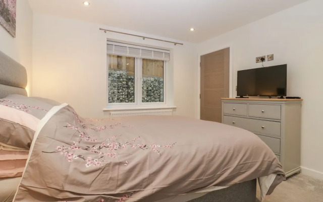 Flat 2, 38 Preston Road
