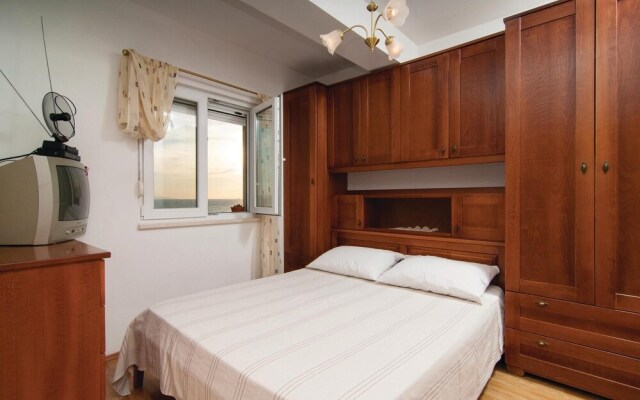 Amazing Home in Podstrana With Wifi and 2 Bedrooms