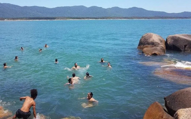 Nomades Riverside - Adventure Hostels & Coworking