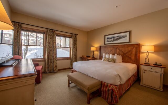 Wheelchair Accessible 2-Bedroom Slopeside Condo - No Cleaning Fee! by RedAwning