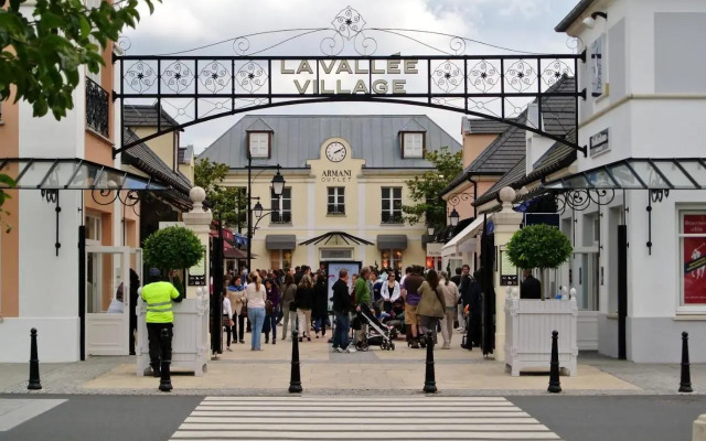 Victoria Family House Disneyland Paris
