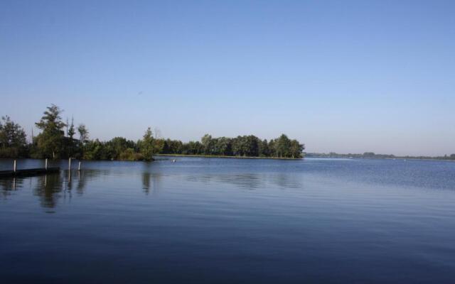 Holiday Home De Zuwe - Loosdrecht