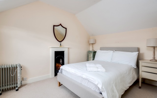 The Walton House spacious 3-Bedroom Jericho House close to City Centre