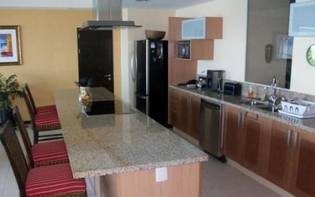 Peninsula Tower 3-9B