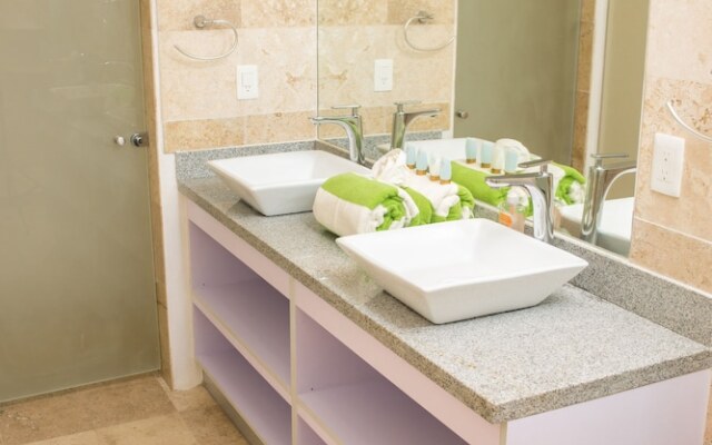 5th Coral Suite by Ixchel