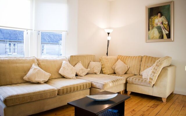 Spacious 3 Bedroom Apartment in Edinburgh