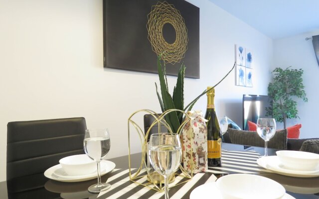 Tudors eSuites Birmingham House Private Garden Free Parking