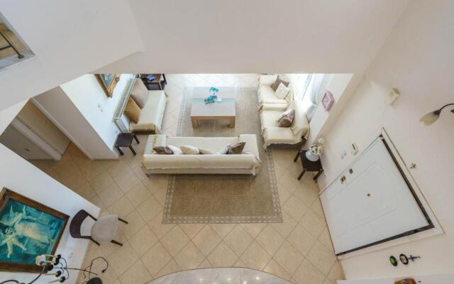 Charming Luxury Villa for 16 People