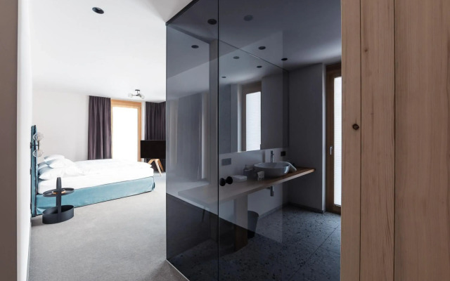 Burgi's - Adults only