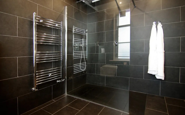 1637 Historic Canal View Suites